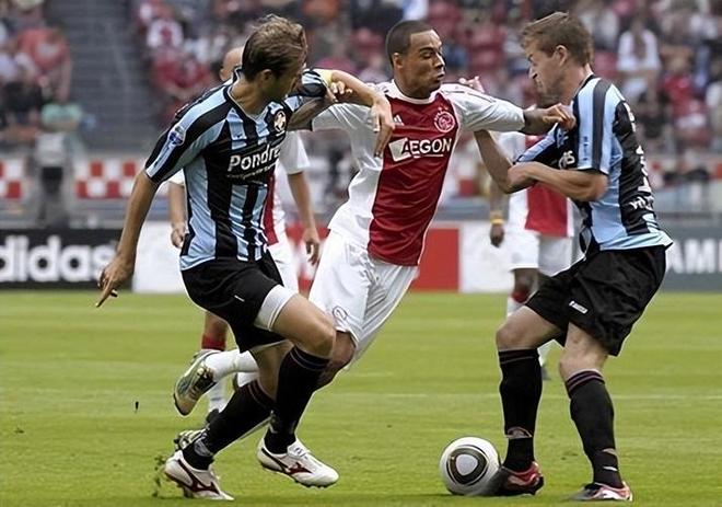 其中一位将 其中一位将