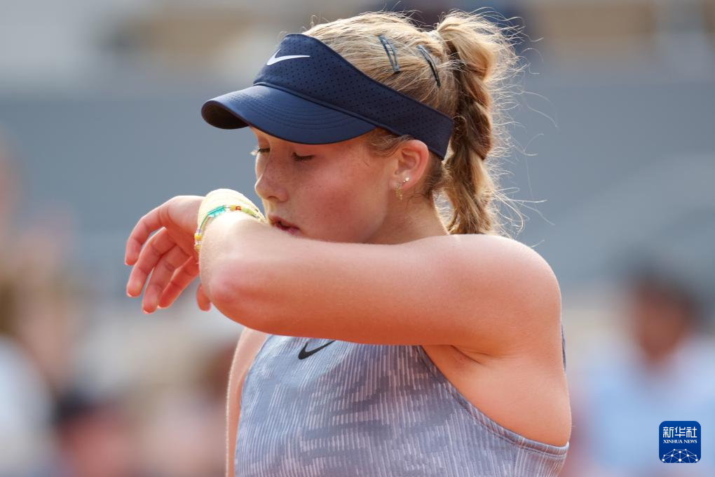 示与中国滑 示与中国滑